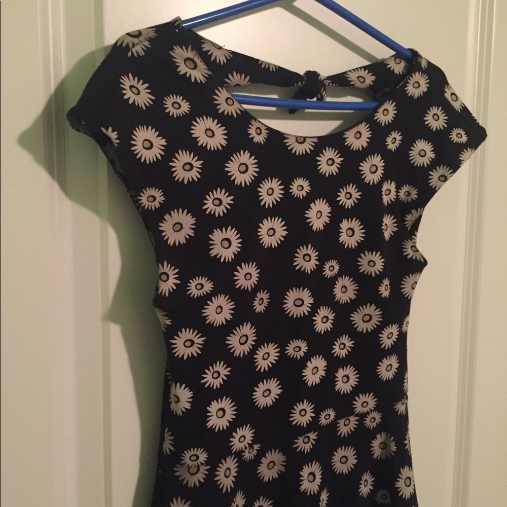 🔻SOLD ON MERC🔻 Aritzia Talula Daisy Dress - Picture 3 of 7